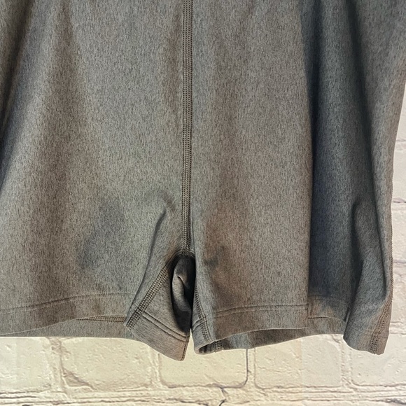 UNDER Armour WorkOut Shorts - Picture 3 of 8